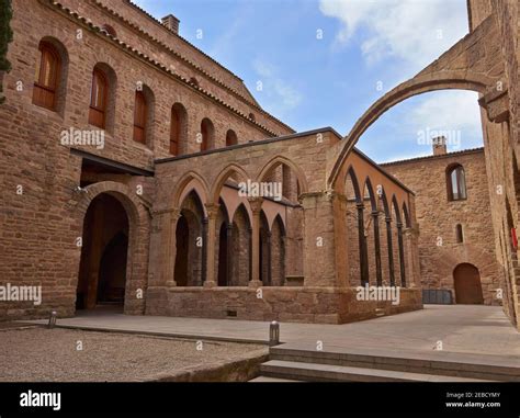 Parador de Cardona, Catalonia, Spain. Cloister Stock Photo - Alamy