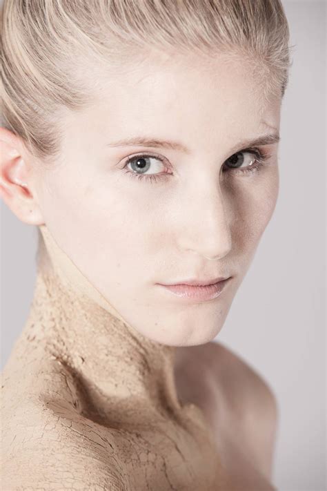 Sabrina F. -..Hier noch ein Bild aus der Nude-Beauty-Serie - danke