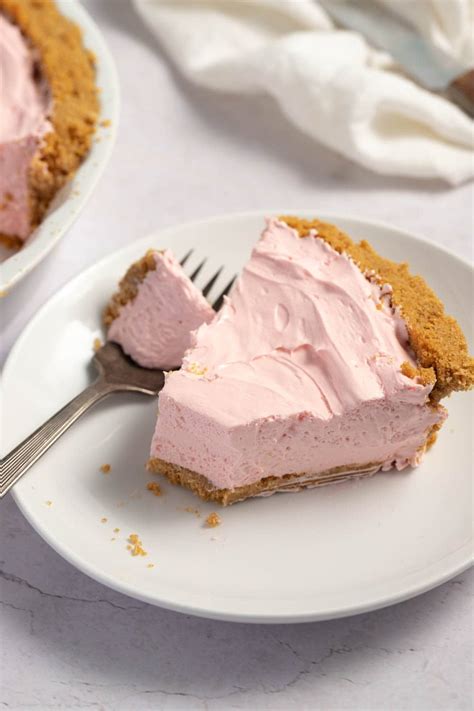 Kool-Aid Pie (No-Bake Recipe) - Insanely Good