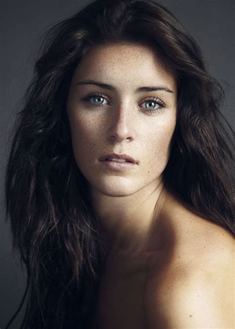 Lucie Jones representará a Reino Unido en Kiev con un tema de Emmelie