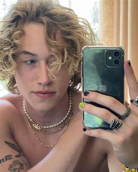 Can Guys Wear Necklaces In Islam at Alan Fortune blog