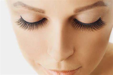 3 Reasons to Take a Lash Extension Class: Different Courses Explained ...