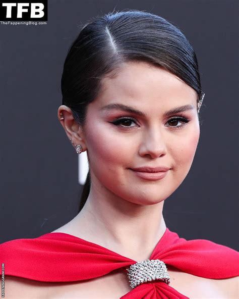Is Selena Gomez Nude? Experts Weigh In On The Latest Scandal. Image 18