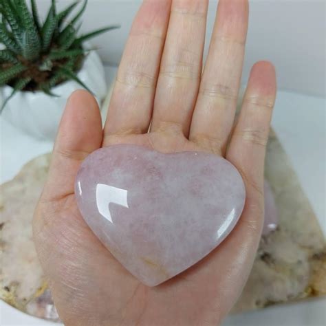 Coração De Pedra Significado - Comprar Coração de Pedra Quartzo Rosa 70 gramas aprox.