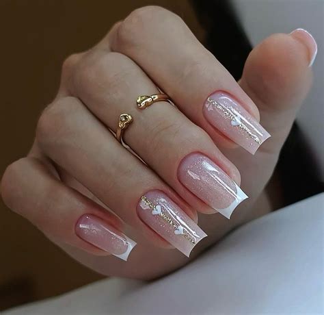 Inspiração De Unhas Delicadas E Elegantes - Unhas encapsuladas delicadas | Unhas de gel simples, Unhas brancas com ...