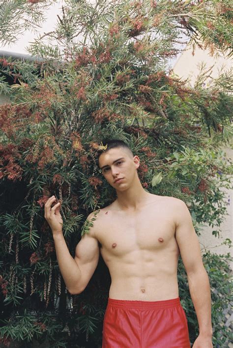 Ron Levi By Simon Elmalem Vanity Teen 虚荣青年 Lifestyle & New Faces Magazine