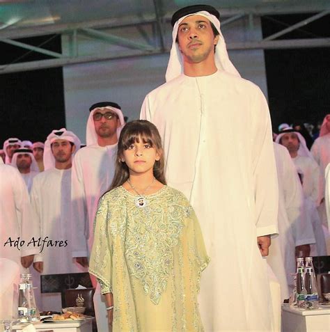 Fatma bint Mansour bin Zayed Al Nahyan con su padre, Mansour bin Zayed ...