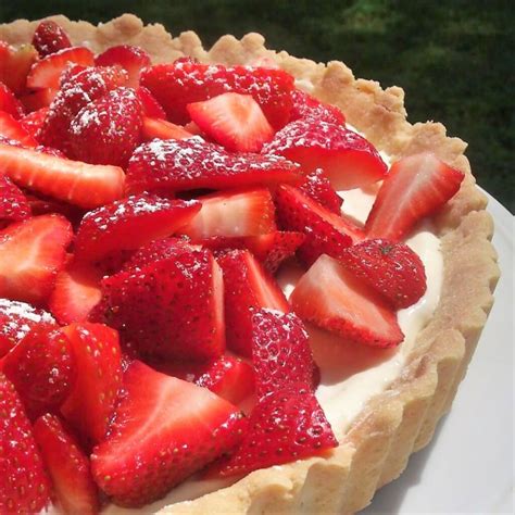 Custard Strawberry Tart Recipe - The Frugal South