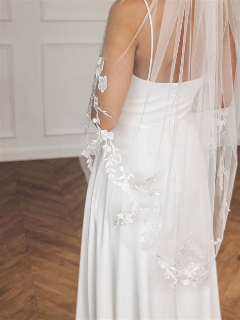Свадебная фата | Online wedding dress, Luxury wedding, Wedding dresses ...