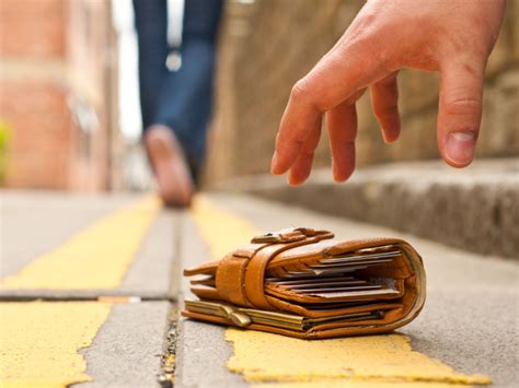 6 Things to Do When You Lose Your Wallet · Lemonade Insurance