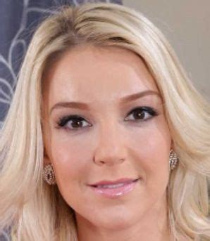 Laura Bentley Biography, Age, Height, Family, Wiki & More