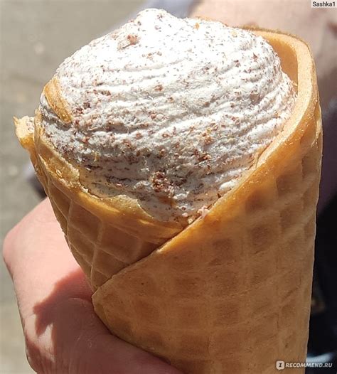 Мороженое Коровка из Кореновки Здоровый рожок с шоколадной крошкой ...