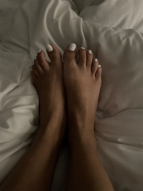 My feet hurt :( : r/FeetLoversHeaven