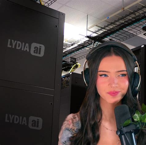 The real reason she uses a green screen : r/lydiavioletofficial