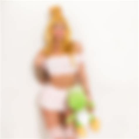 Princess Peach by Calista Melissa : geekygirls