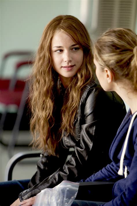 "Revenge" - Emily & Amanda | Emily thorne, Les hamptons, Jeune femme