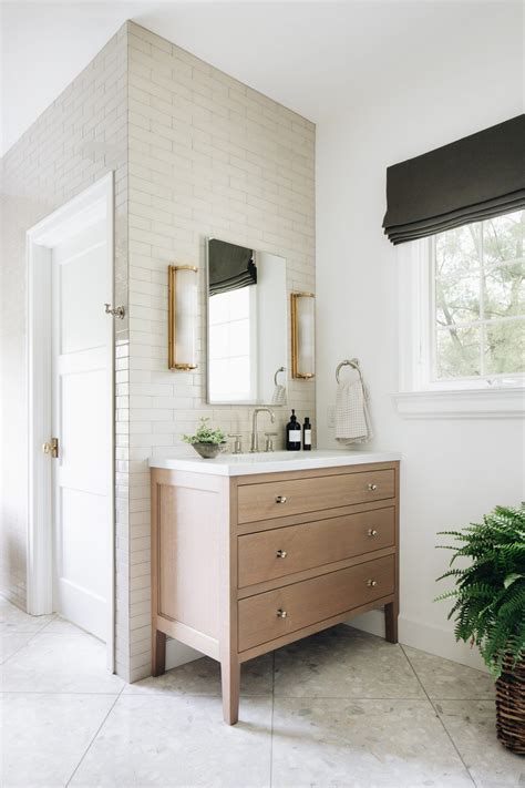 A massive renovation will soon modernize the classic Richard's Bar 10