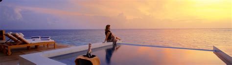 Download wallpaper sea, freedom, girl, sunset, pool, calm, champagne ...