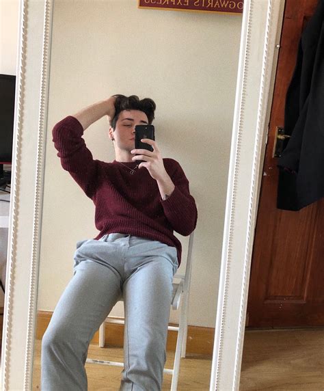 Antonio Sebert superdotato mostra (di nuovo) la sua enorme erezione