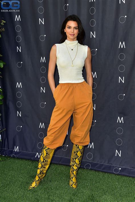 Kendall Jenner nude pictures, onlyfans leaks, playboy photos, sex scene