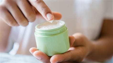 Dermatologists Say Moisturizing Hands Is Key Right Now - Essence | Essence