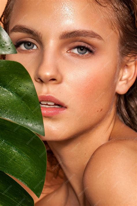 Premium Photo | Young fashion model with nude summer look