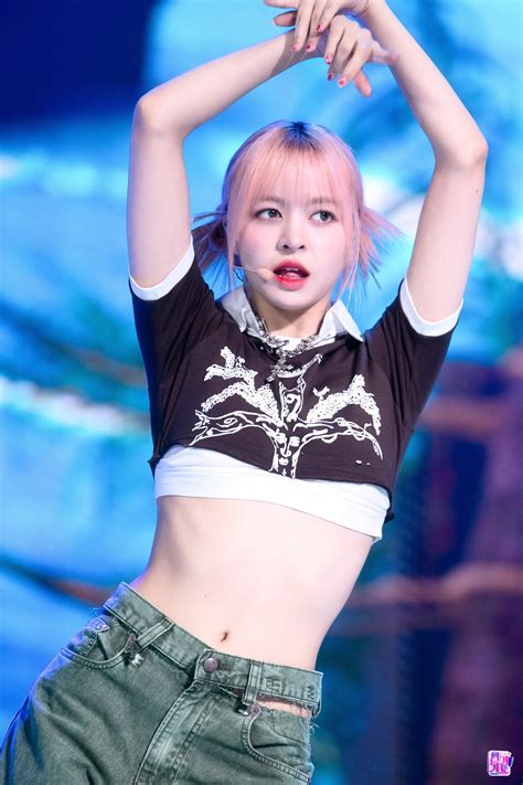 230402 NMIXX Lily - 'Love Me Like This' at Inkigayo | kpopping