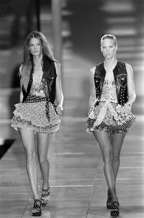 '90s Supermodels Who Dominated the Runway [PHOTOS]