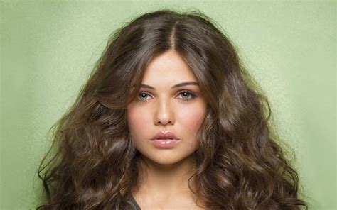 Danielle Campbell HD Wallpapers