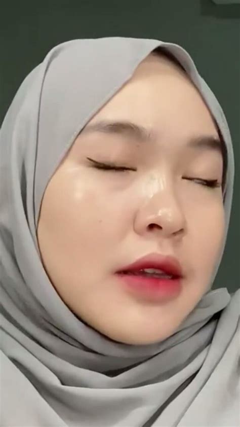 pin oleh jems  jilbab cantik model rambut  referensi wajah