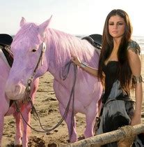 Media Confidential: Selena Gomez Shoots Video With Controversial Horses