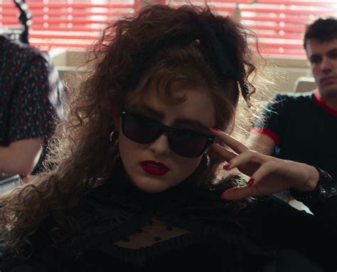 Wayfarer Frame Sunglasses of Kathryn Newton as Lisa Swallows in Lisa