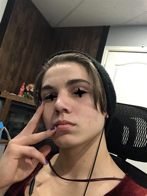 The surprising secret hidden in the eyes of who's on a $100 bill 16