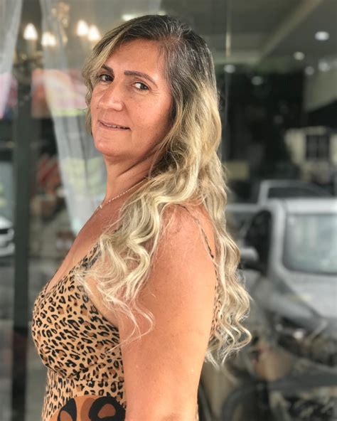 A Gil chegou aqui com um megahair que não era indicado para o cabelo