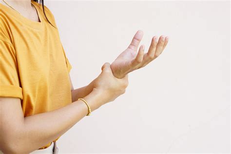 Relieve Carpal Tunnel Pain with Hand and Wrist Stretches