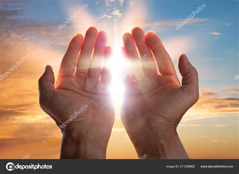 Details Solar Crystal Praying Hands CRYSTAL SUN CATCHERS NZ | HANDMADE SUN News