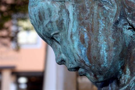 picture art sculpture head eyes mouth bronze