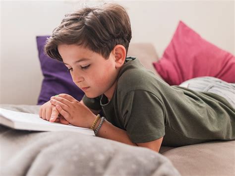 kids reading  fun