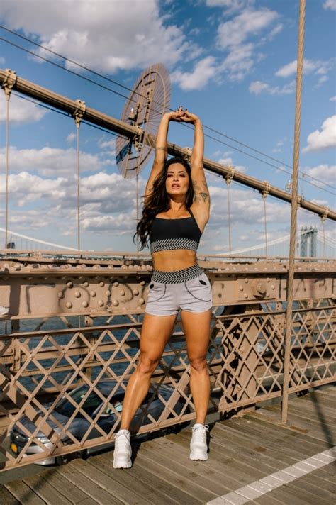Aline Riscado revela que recebeu ofensas de um cantor em um bar MH