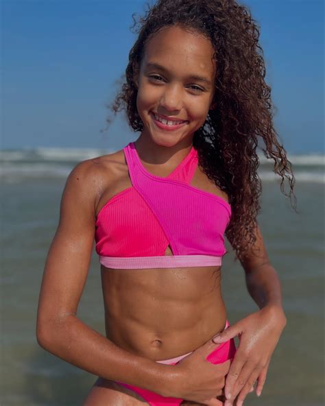 🫧 𝕍 𝕚 𝕠 𝕝 𝕖 𝕥 🫧 | 💥Friday flex!!!💥>>>>Swipe to check out those abs!!! 💪