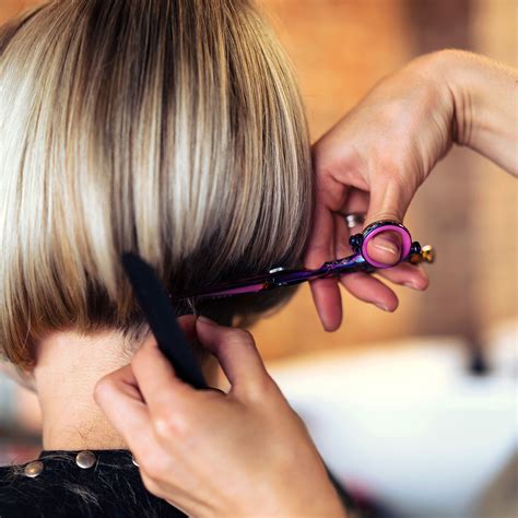 These Are The Best ‘Unbelievably Flattering’ Bob Haircuts For Older ...