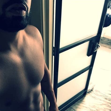 Drake shares a shirtless pic on instagram... | NewsLine