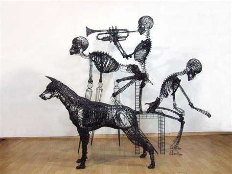 15 Beautiful Wire Sculptures That Redefine the Art of Twisting