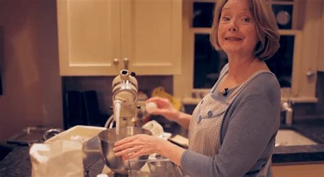 GLaDOS Voice Actress Makes Cake For Kickstarter | The Mary Sue