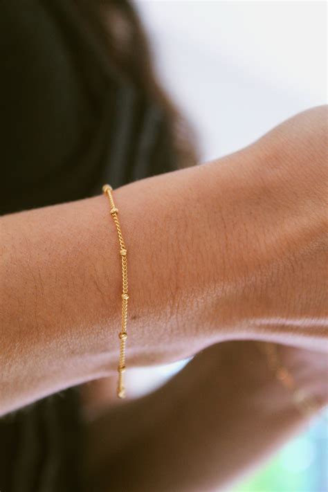 simple and elegant gold bracelet 7