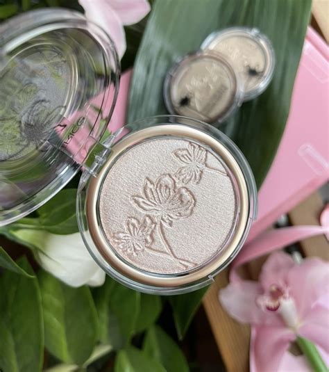 Catrice хайлайтер для лица More Than Glow 020 Supreme Rose Beam ...