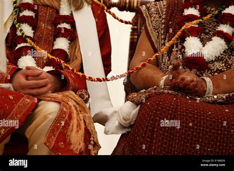 Hindu wedding at Bhaktivedanta Manor Stock Photo - Alamy