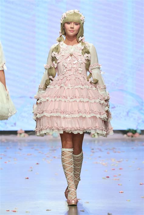 Frank and bright styles are taking the fashion world by storm 25