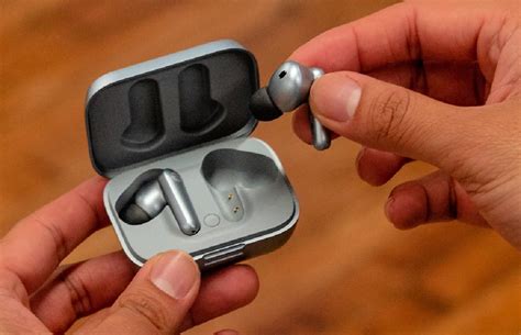 Raycon Compact Earbuds w/ Charging Case Just $68 Shipped | Great Gift Idea For Grads & Dads ...