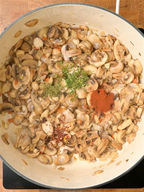 Creamy Mushroom Pasta Soup – Skinny Spatula